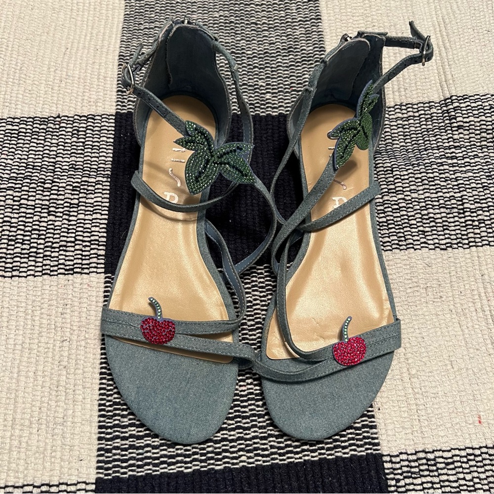 🆕 Unisa womens denim sandal with cherry & leaf rhinestone trim - size 9m